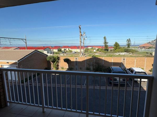Apartment / Flat For Rent in Fish Hoek, Cape Town